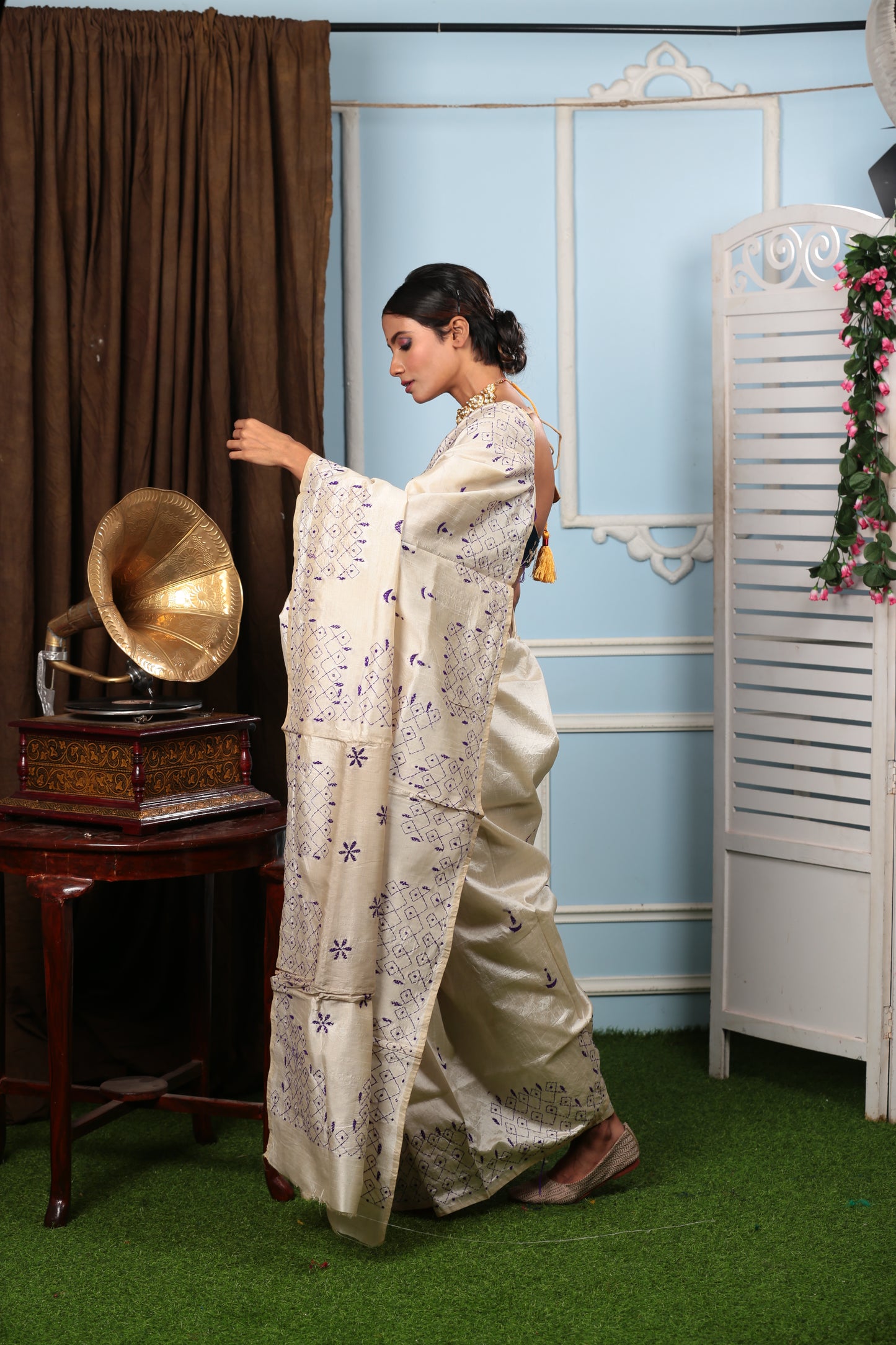 White/beige cotton Kantha saree with purple designs, ideal for girls' day out or cocktail events | Urbane Essence