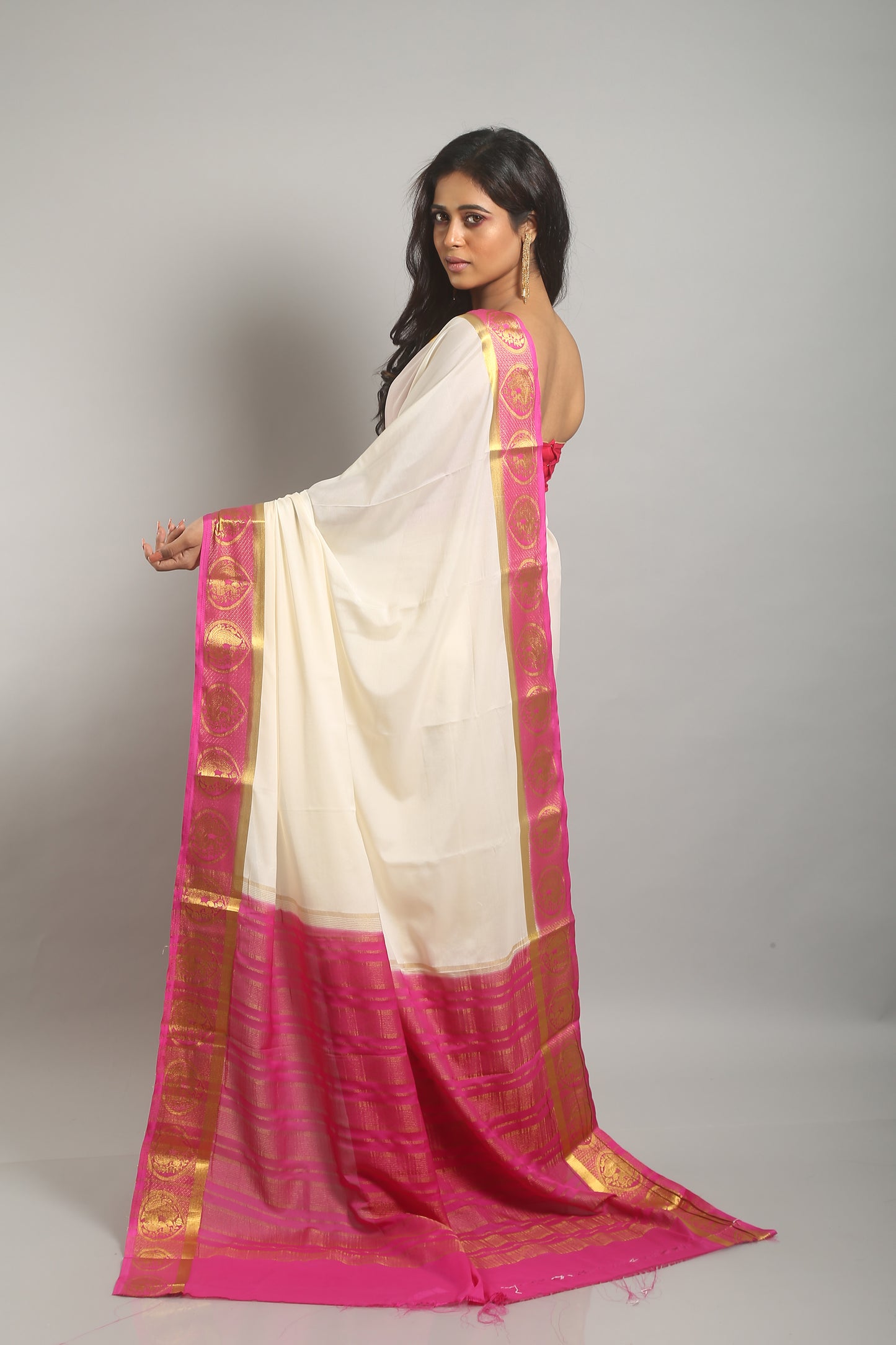 Flattering Ivory Chiffon Saree