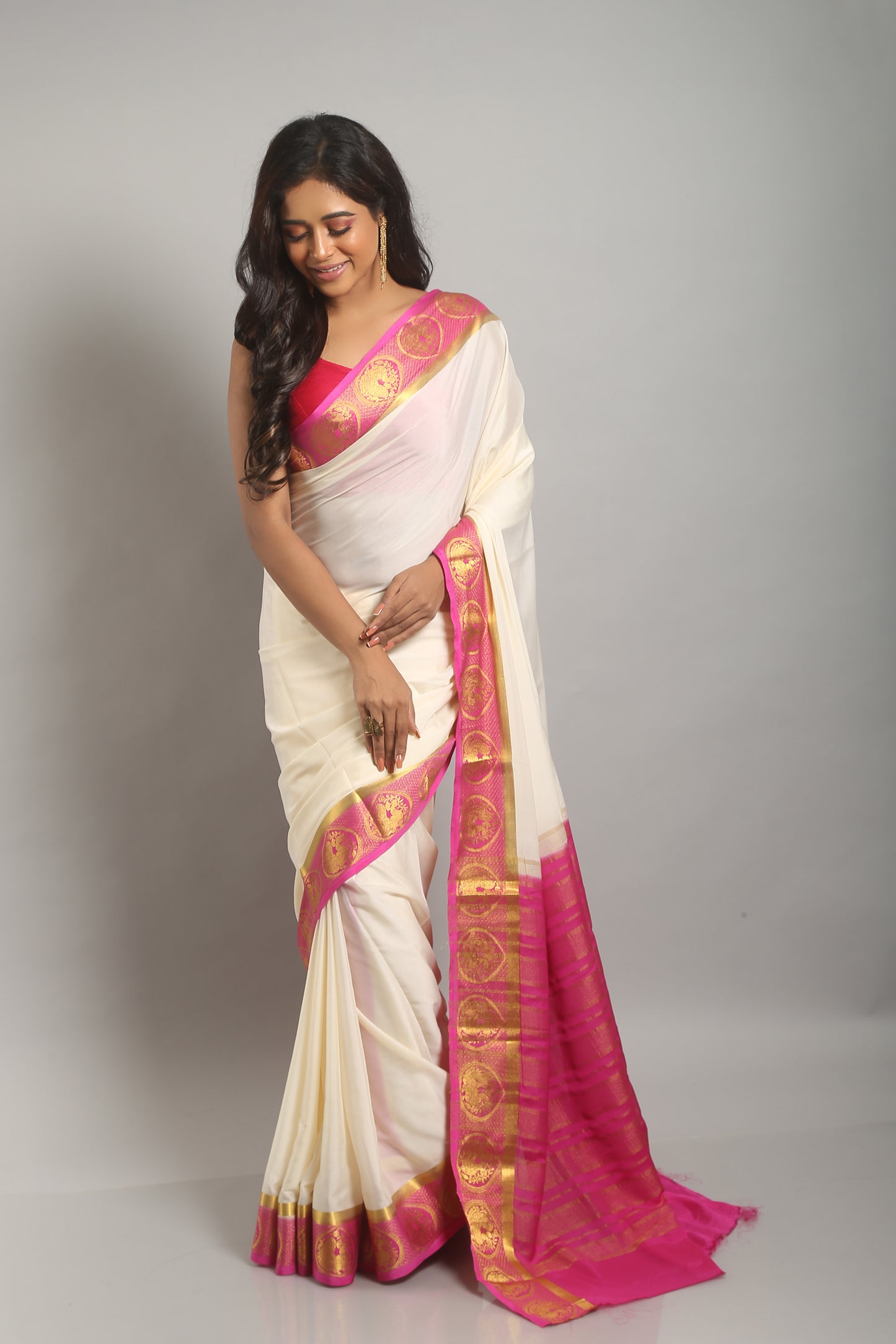 Flattering Ivory Chiffon Saree