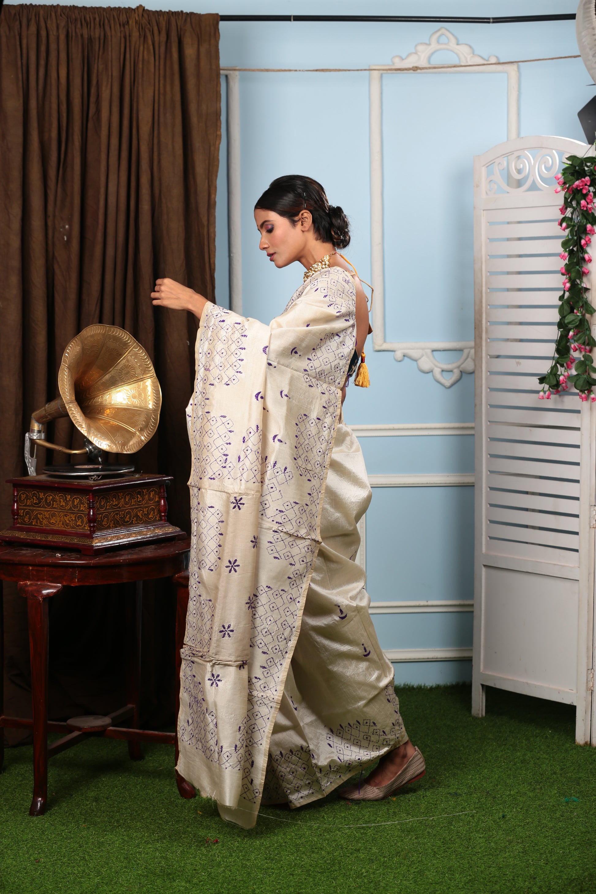 White/beige cotton Kantha saree with purple designs, ideal for girls' day out or cocktail events | Urbane Essence